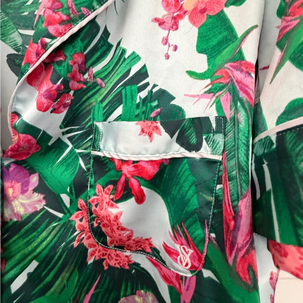 VICTORIA’S SECRET Tropical Floral Satin set shorts and button shirt with pocket - Picture 10 of 15